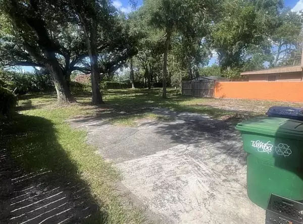 2 bedrooms apartment for rent in Live Oaks Square - East Tampa, Tampa