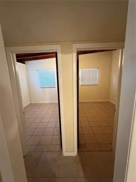 2 bedrooms apartment for rent in Live Oaks Square - East Tampa, Tampa