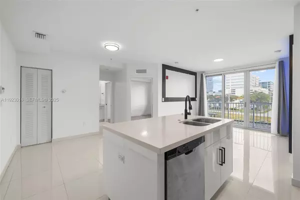 2 bedrooms apartment for rent in Hallandale Beach - Broward County, Miami