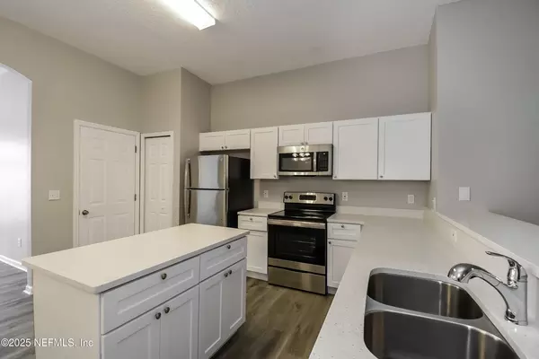 4 bedrooms apartment for rent in Crystal Springs - Westside, Jacksonville