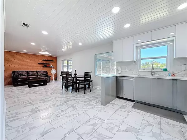 3 bedrooms apartment for rent in Town 'n' Country - West Tampa, Tampa