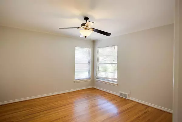 4 bedrooms apartment for rent in Eastwood - Ne Dallas, Dallas