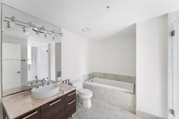 2 bedrooms apartment for rent in Downtown Miami - Miami, Miami