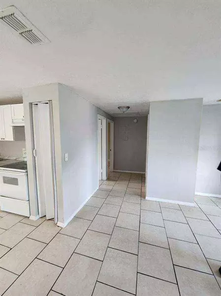 2 bedrooms apartment for rent in Live Oaks Square - East Tampa, Tampa
