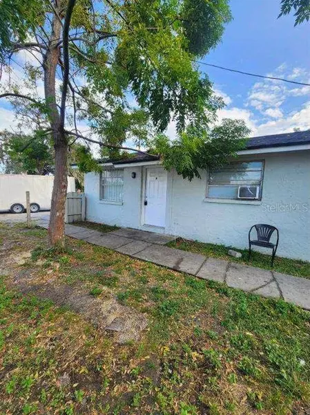 2 bedrooms apartment for rent in Live Oaks Square - East Tampa, Tampa