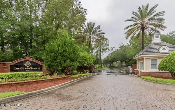 2 bedrooms apartment for rent in Sans Pareil - Beaches, Jacksonville