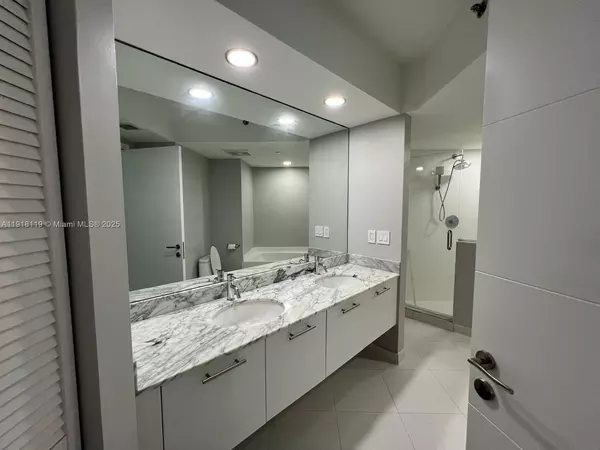 2 bedrooms apartment for rent in Downtown Miami - Miami, Miami