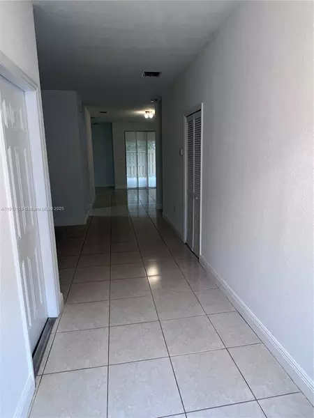 4 bedrooms apartment for rent in Sweetwater - Miami Dade, Miami