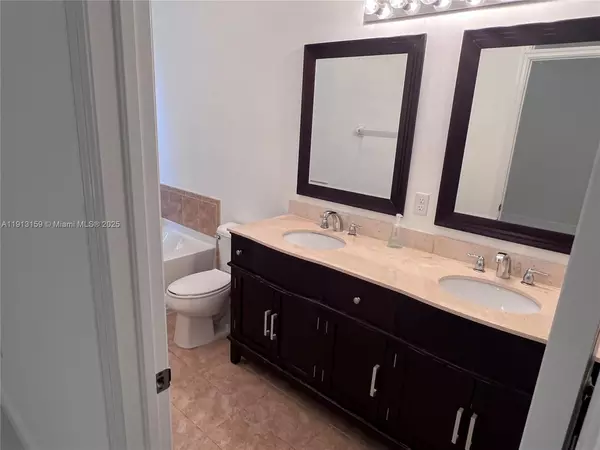 4 bedrooms apartment for rent in Sweetwater - Miami Dade, Miami