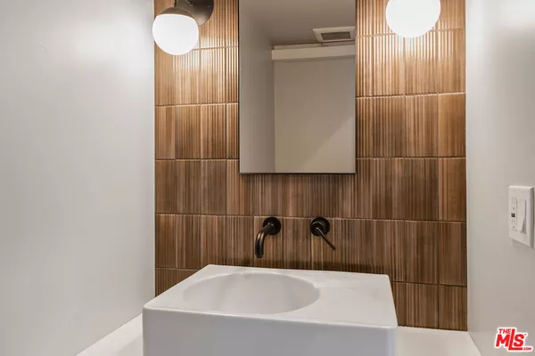 2 bedrooms apartment for rent in Sawtelle - Westside / South Bay, Los Angeles