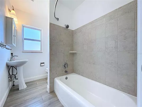 3 bedrooms apartment for rent in Town 'n' Country - West Tampa, Tampa