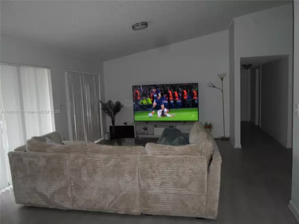 2 bedrooms apartment for rent in West Park - Broward County, Miami