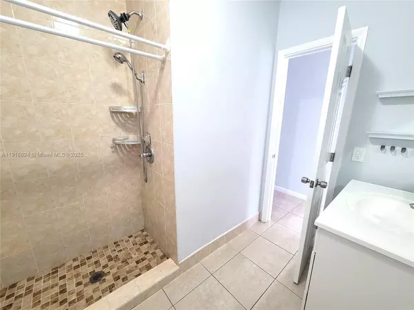 3 bedrooms apartment for rent in Westchester FL - Miami Dade, Miami