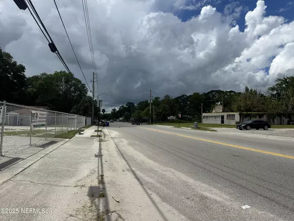 Studio Apartment for rent in Lake Forest - Northside, Jacksonville