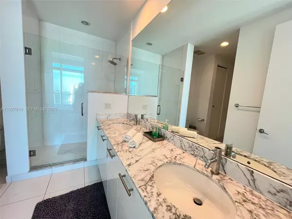 2 bedrooms apartment for rent in Downtown Miami - Miami, Miami