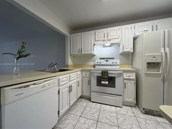 3 bedrooms apartment for rent in West Park - Broward County, Miami