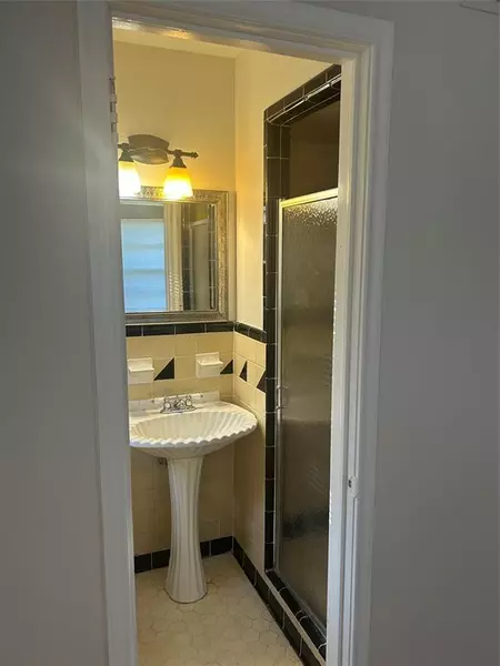 3 bedrooms apartment for rent in Claremont Dallas - Ne Dallas, Dallas