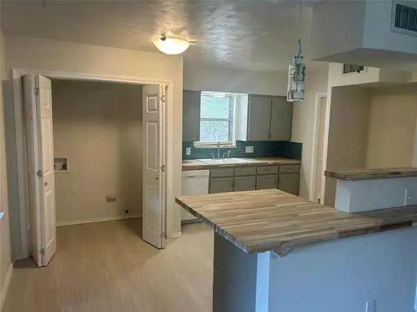 3 bedrooms apartment for rent in Claremont Dallas - Ne Dallas, Dallas