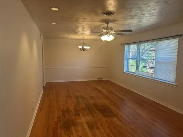 3 bedrooms apartment for rent in Claremont Dallas - Ne Dallas, Dallas
