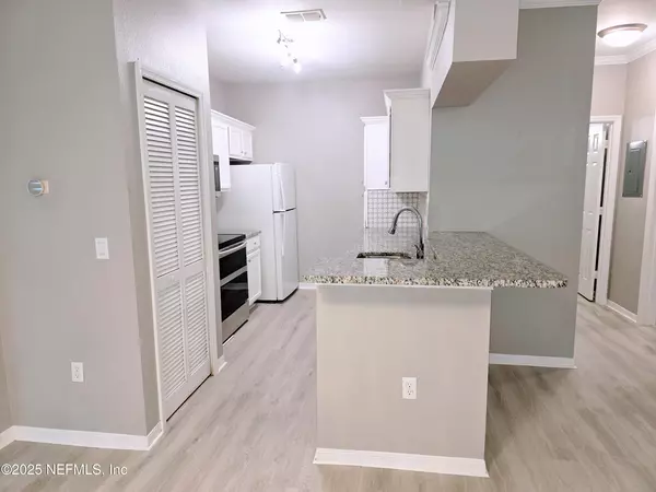 2 bedrooms apartment for rent in Deerwood - Southside, Jacksonville