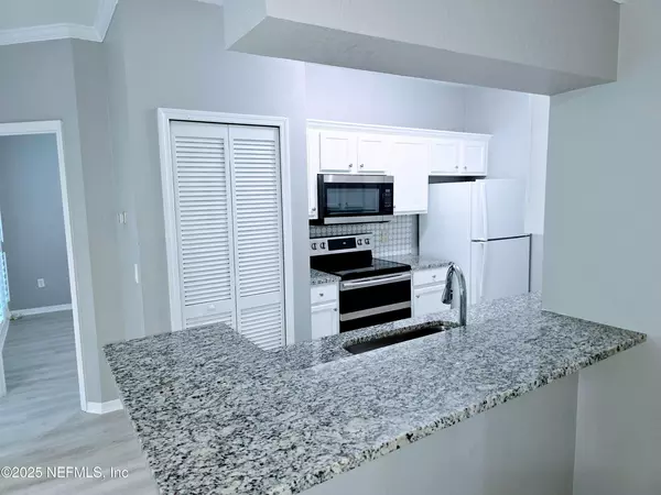 2 bedrooms apartment for rent in Deerwood - Southside, Jacksonville