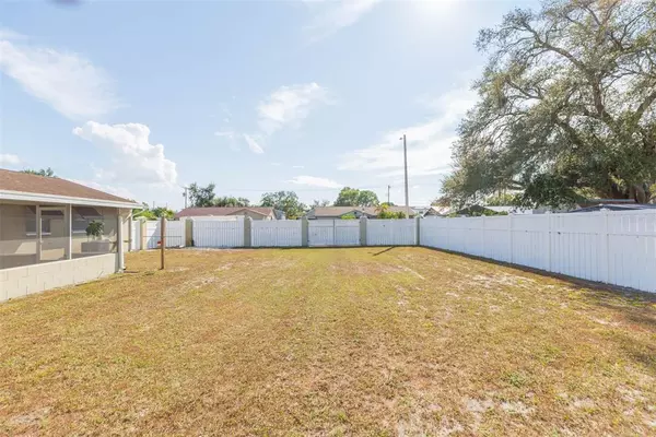 4 bedrooms apartment for rent in Town 'n' Country - West Tampa, Tampa