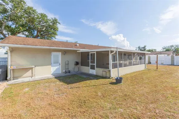 4 bedrooms apartment for rent in Town 'n' Country - West Tampa, Tampa