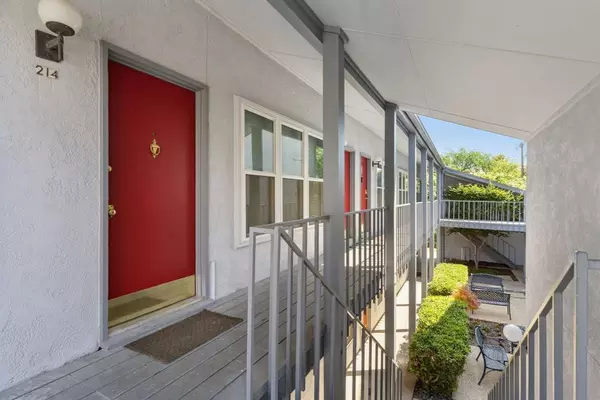 2 bedrooms apartment for rent in Oak Lawn - Ne Dallas, Dallas