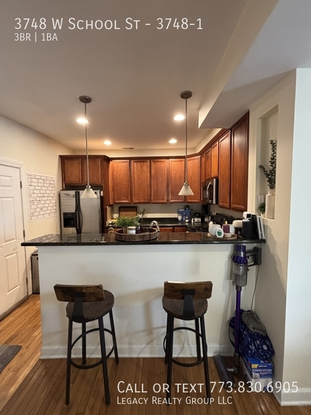 3 bedrooms apartment for rent in Irving Park - Northwest Side, Chicago
