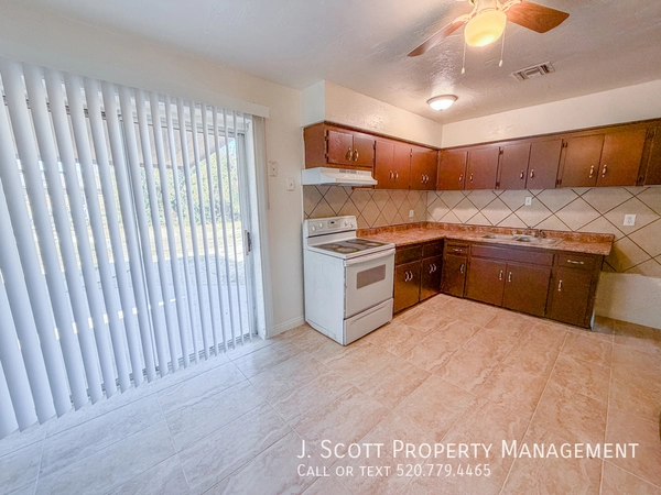 4 bedrooms apartment for rent in Maryvale - Phoenix, Phoenix