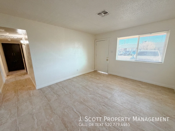 4 bedrooms apartment for rent in Maryvale - Phoenix, Phoenix