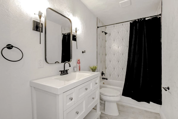 Coliving in Live Oaks Square - East Tampa, Tampa