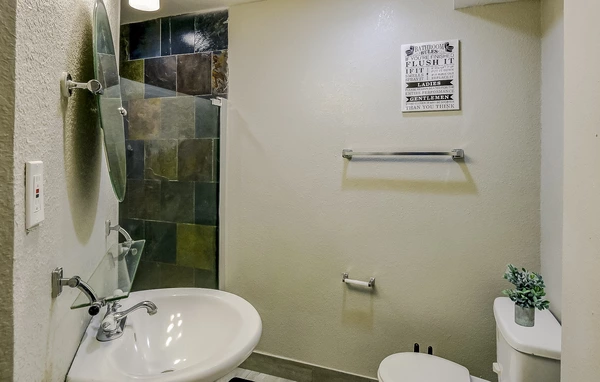 Coliving in Live Oaks Square - East Tampa, Tampa