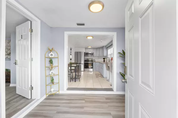 Coliving in Live Oaks Square - East Tampa, Tampa