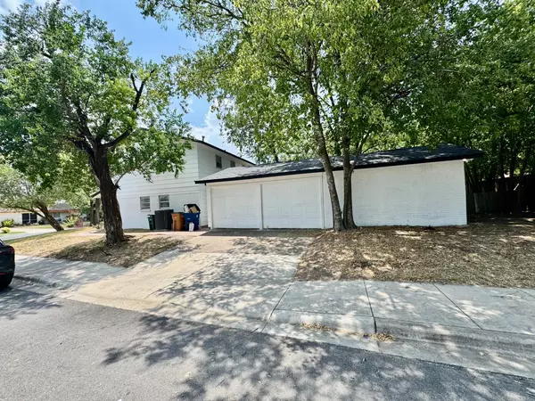 Coliving in University Hills - East Austin, Austin