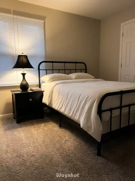 Coliving in Hickory Ridge - East Charlotte, Charlotte