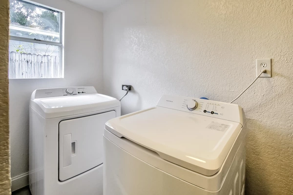 Coliving in Live Oaks Square - East Tampa, Tampa