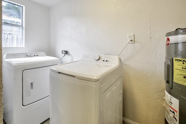 Coliving in Live Oaks Square - East Tampa, Tampa