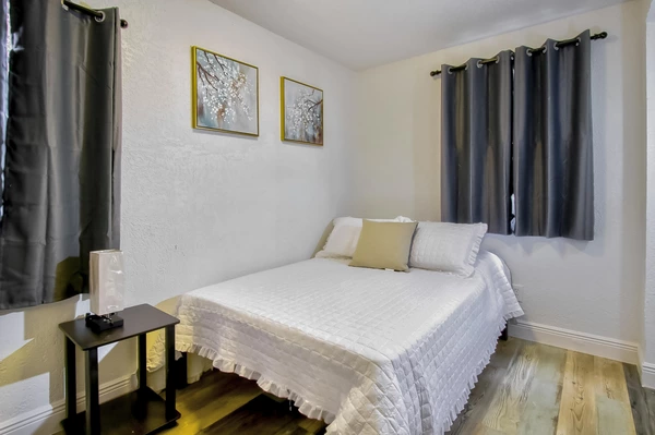 Coliving in Live Oaks Square - East Tampa, Tampa