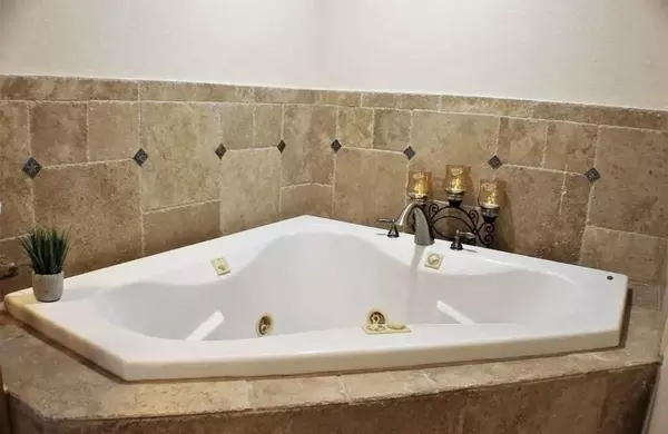 Coliving in Town 'n' Country - West Tampa, Tampa