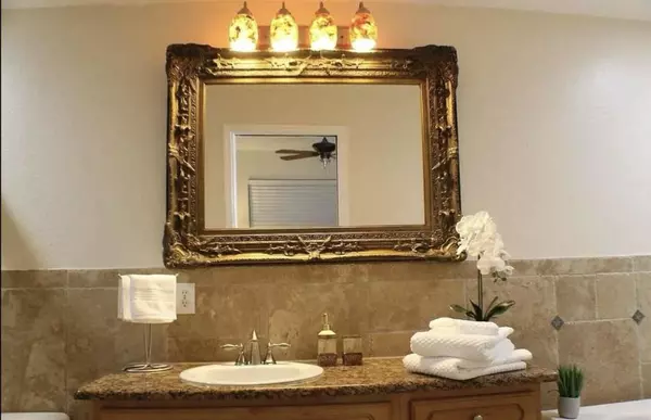 Coliving in Town 'n' Country - West Tampa, Tampa