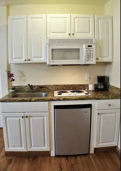 Coliving in Town 'n' Country - West Tampa, Tampa