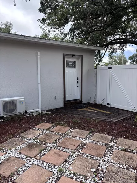 Coliving in Town 'n' Country - West Tampa, Tampa