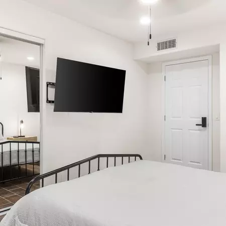 Coliving in Cathedral City - Inland Empire, Los Angeles