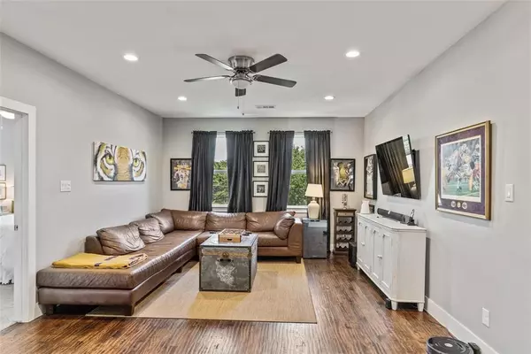 5 bedrooms apartment for rent in Casa View - Ne Dallas, Dallas