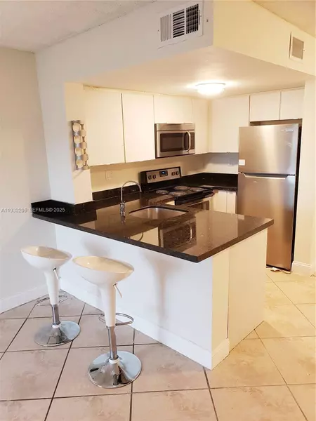 2 bedrooms apartment for rent in Westchester FL - Miami Dade, Miami