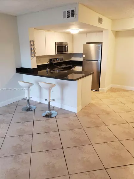 2 bedrooms apartment for rent in Westchester FL - Miami Dade, Miami