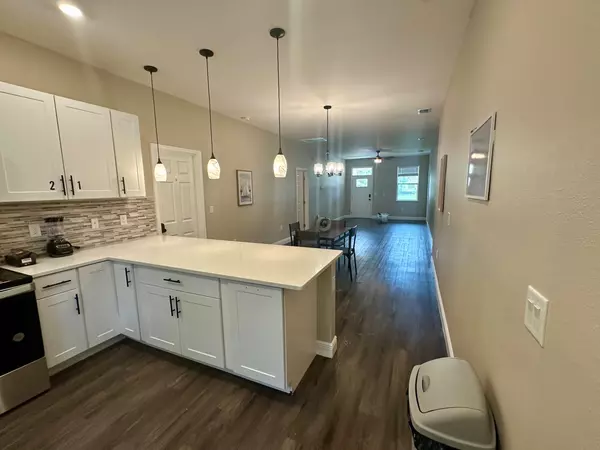 Coliving in Live Oaks Square - East Tampa, Tampa