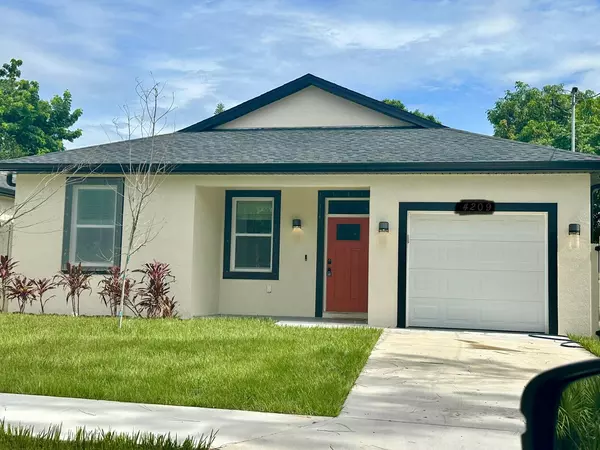 Coliving in Live Oaks Square - East Tampa, Tampa