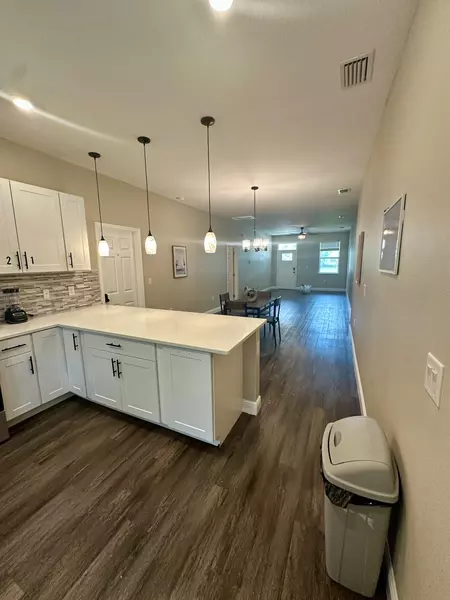 Coliving in Live Oaks Square - East Tampa, Tampa